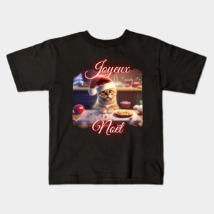 Merry Xmas, Cute Cat Helps Bake Cookies (fr) Kids T-Shirt